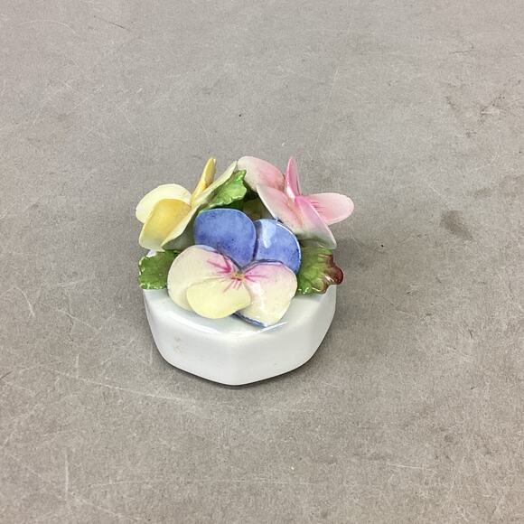 Aynsley England Bone China Flowers/Pansies Figurine Hand Molded/Painted Damaged - Picture 2 of 8